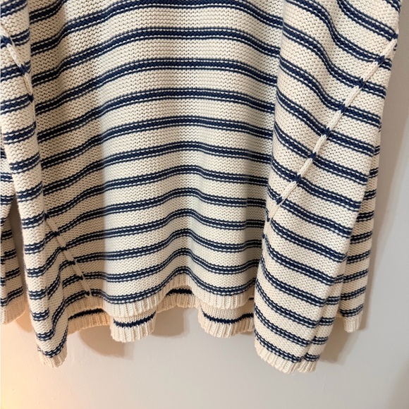 American Eagle Outfitters Navy and Cream V-Neck Sweater - Picture 3 of 6